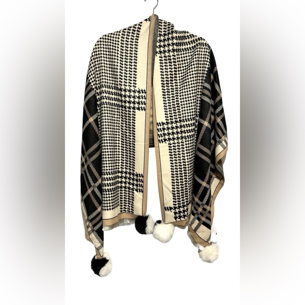 LA FIORENTINA PLAID/HOUNDSTOOTH PRINT WRAP WITH FOX POMS - BLACK & BEIGE - Picture 4 of 9